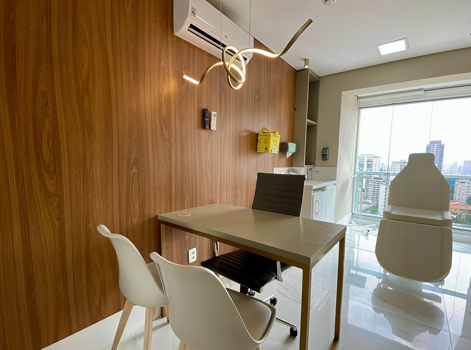 Sala de procedimentos com vista da unidade Oscar Freire